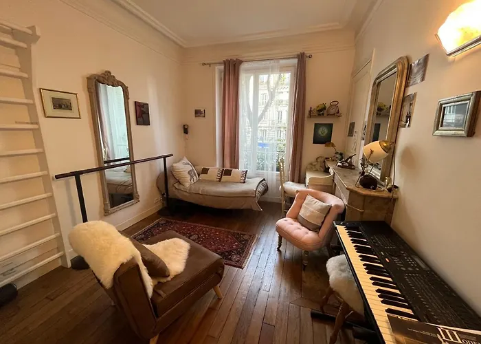 Проживание в семье Belle A Montmartre *