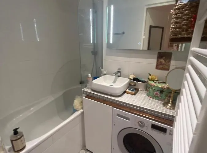 Проживание в семье Belle A Montmartre Париж