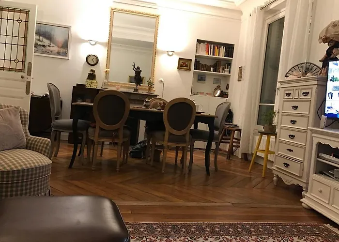 Проживание в семье Belle A Montmartre *